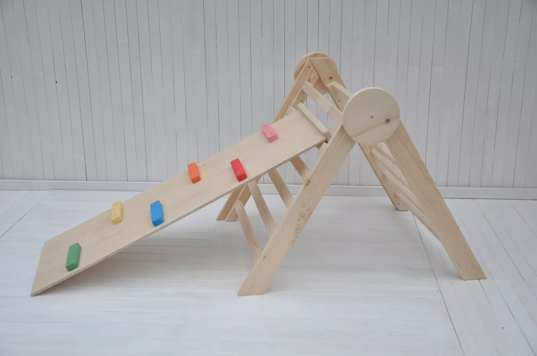 Triangle d'escalade Montessori Cercle en Bois Naturel, jeu éducatif par Barin Toys.