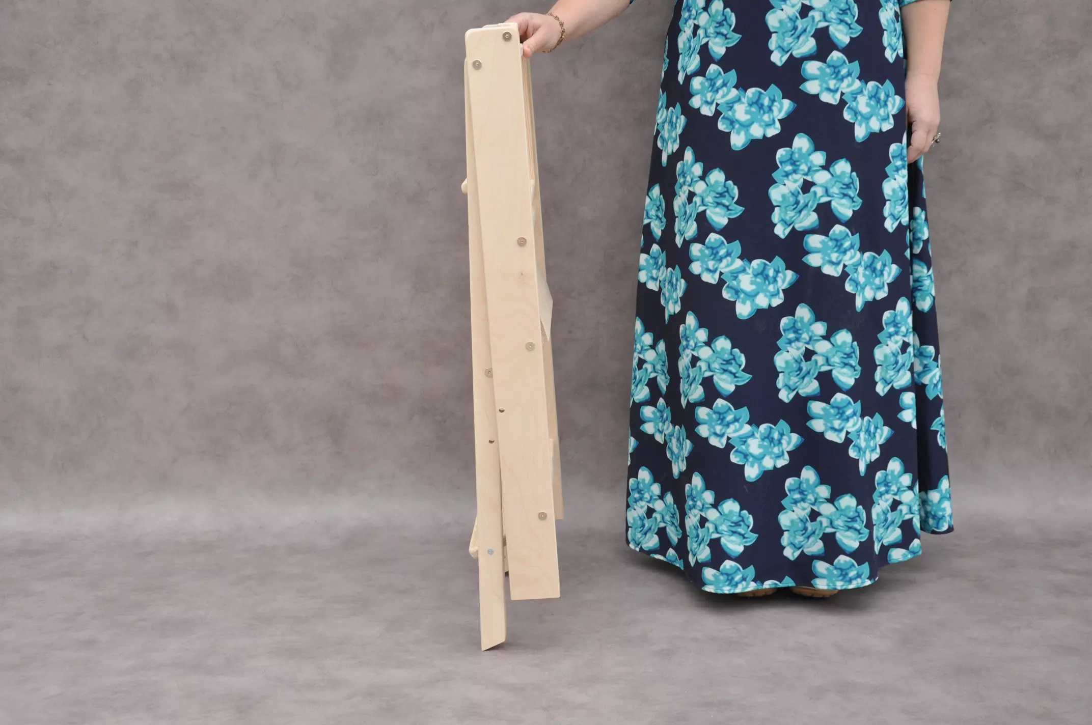 Montessori tour compacte pour adultes et enfants jusqu'à 95 kg - c'est la tour d'apprentissage Slim - tour d'observation pliable ultra fine disponible à la vente sur barintoys.fr avec livraison gratuite dans toute la France.