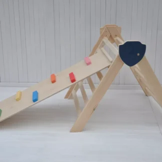 Triangle d'escalade Champion petit triangle pikler - jouets montessori de la boutique Barin Toys - idee cadeau pour bebe 1 an.